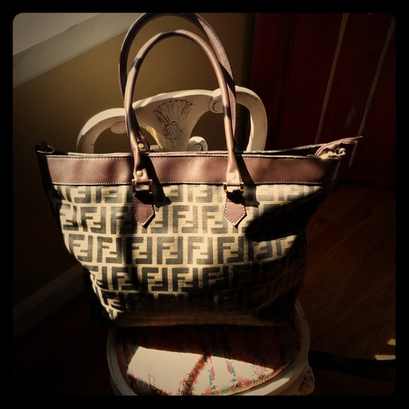 Fendi Handbags - Vintage Fendi Tote!